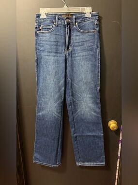 Judy Blue Classic Medium Blue Straight-Leg Jeans